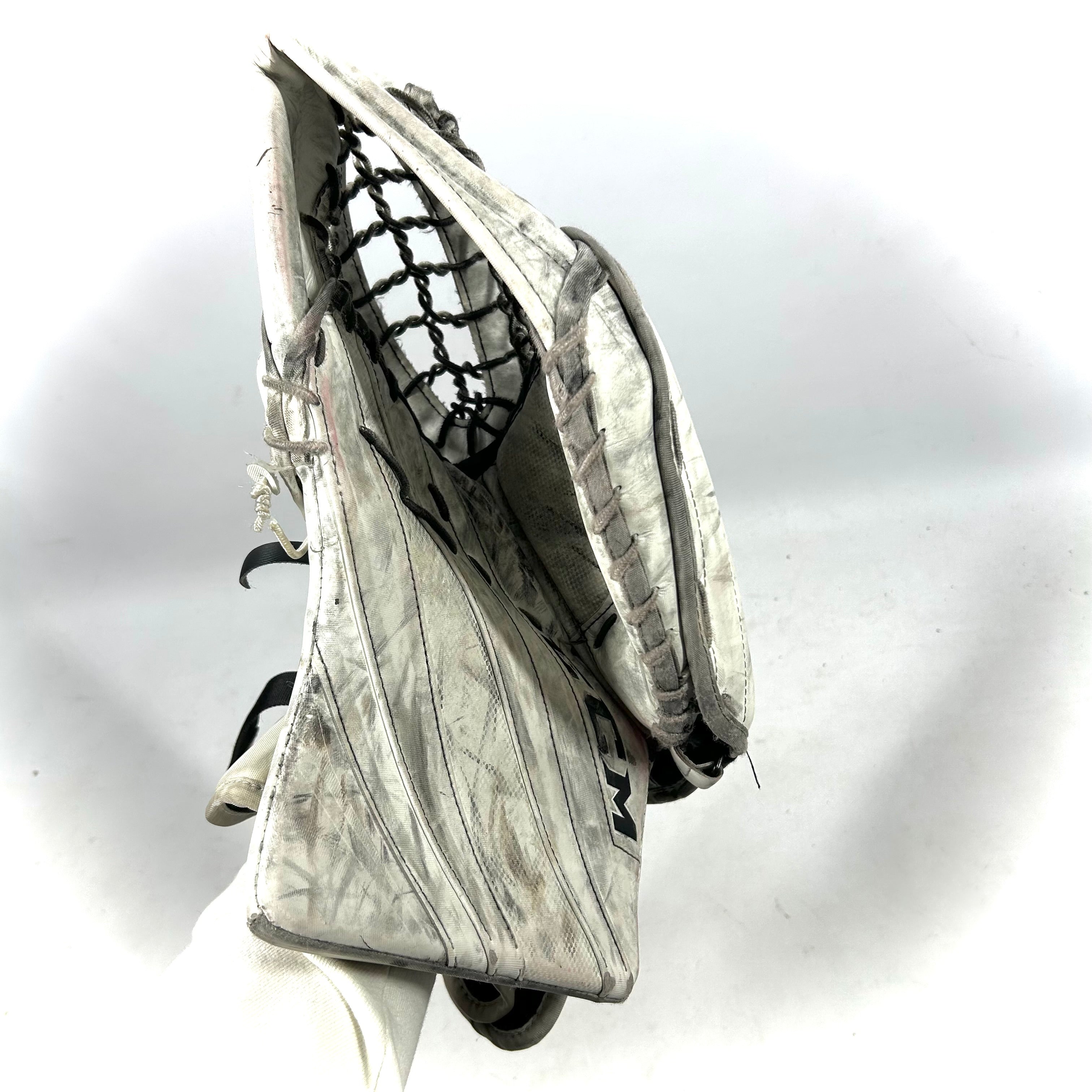 CCM Extreme Flex 5.9 - Used OHL Pro Stock Goalie Glove (White)